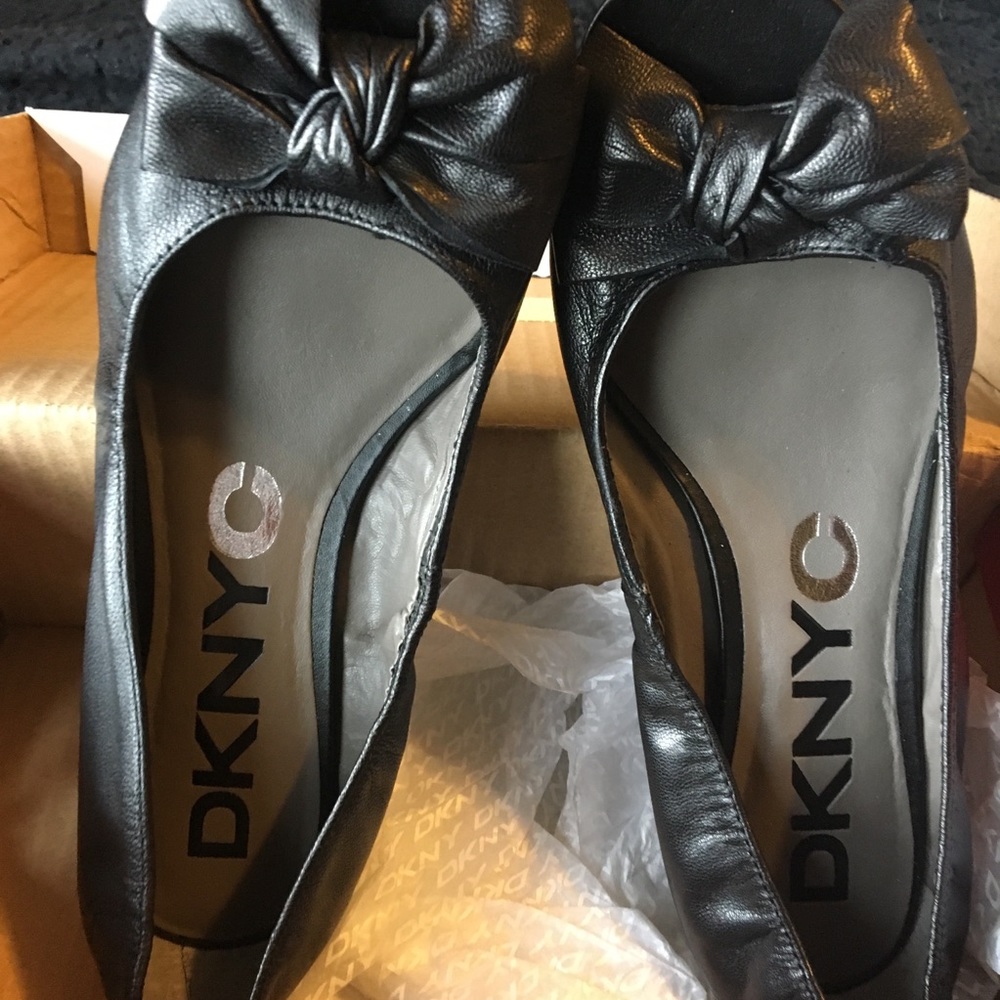 DKNYC peep toe shoes NEW